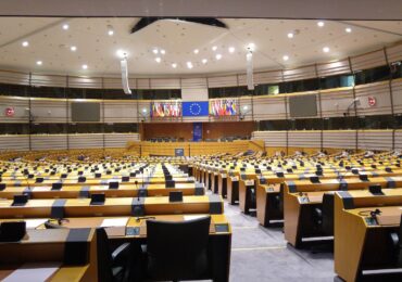 Scandal la Bruxelles: Grup acuzat de propagandă pro-rusă și teorii cu extratereștri, primit în Parlamentul European
