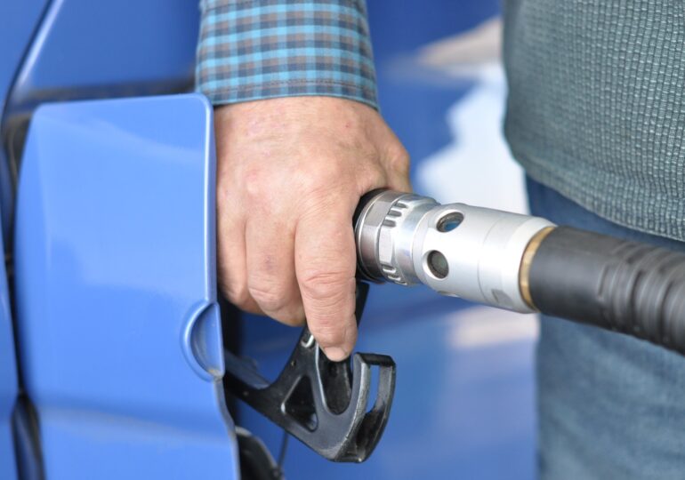 Consiliul Concurenţei anchetează scumpirile la carburanți