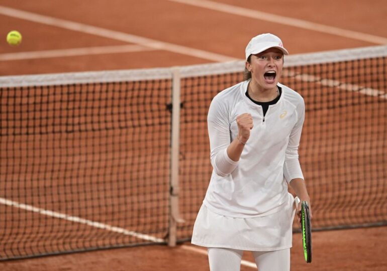 Iga Swiatek s-a calificat în finala Roland Garros după o nouă victorie zdrobitoare