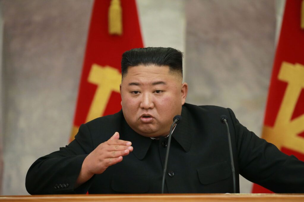 Fiica de 13 ani a lui Kim Jong Un, pusă „șefă” peste rachetele nucleare. Primește rapoarte de la generalii Phenianului
