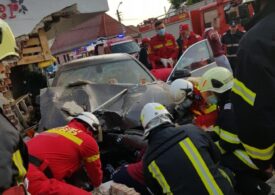 Satu Mare: O femeie a murit într-o florărie, zdrobită de o mașină proiectată de alt vehicul (Foto)