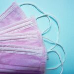 Percheziţii în Bucureşti şi 4 judeţe, după vânzarea de măşti contrafăcute către un spital Covid