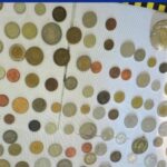 Doi bărbaţi din Anina au fost reţinuţi după ce au furat o colecţie de monede vechi de la un numismat