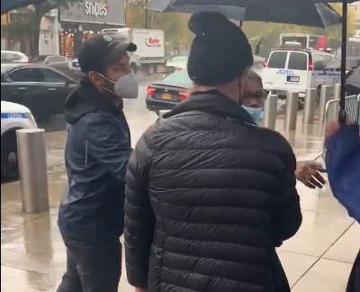 Actorul Paul Rudd a împărțit prăjituri americanilor care au stat la coadă, într-o ploaie torențială, ca să voteze (Video)