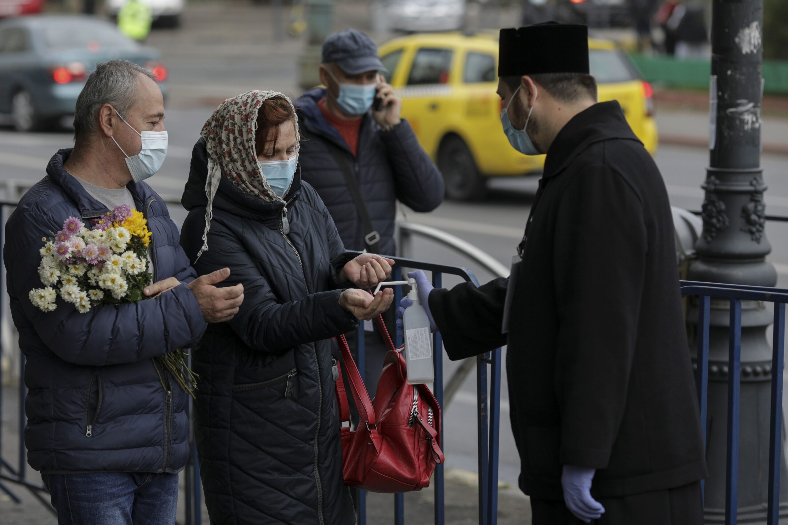 A Inceput Pelerinajul De Sfantul Dumitru Doar Cei Din BucureÈ™ti Au Voie SÄƒ Participe Spotmedia Ro