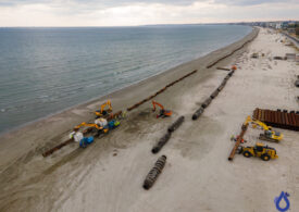 A început proiectul de înnisipare la malul mării care îşi propune să lărgească plajele româneşti cu până la 100 de metri