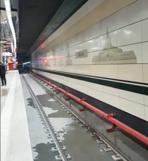 A ”plouat” joi dimineață în stația de metrou Eroilor 2, inaugurată acum două săptămâni. Cum explică Metrorex și ce spune premierul Orban