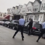 Încă un tânăr de culoare a fost ucis de poliţişti, în SUA. Noi proteste în Philadelphia, 30 de agenți au fost răniți (Video)