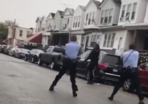 Încă un tânăr de culoare a fost ucis de poliţişti, în SUA. Noi proteste în Philadelphia, 30 de agenți au fost răniți (Video)