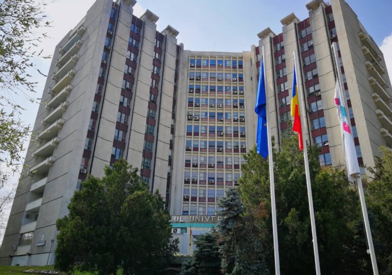 Noutăți despre contabila din București care s-ar fi aruncat de la etaj și a căzut peste altă femeie: A scăpat foarte ușor