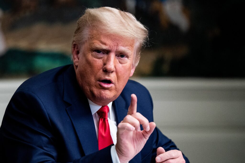Trump promite să desființeze votul prin corespondență înaintea alegerilor intermediare din 2026