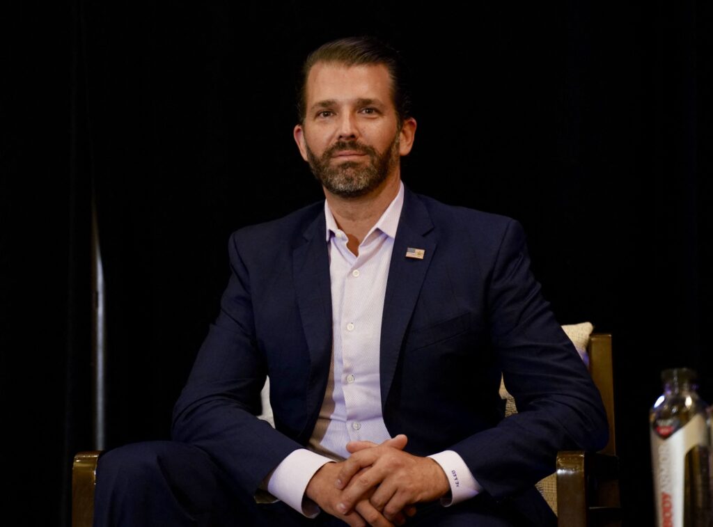 Trump face „Amazonul armelor” livrate direct acasă. Compania lui Donald Trump Jr., unul dintre marii câștigători