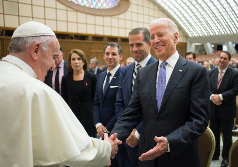 Papa Francisc l-a felicitat pe Joe Biden într-o convorbire telefonică (echipa lui Biden)