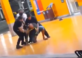 Violenţe în Brazilia după ce un bărbat de culoare a fost ucis de doi agenţi de pază ai unui supermarket (Video)