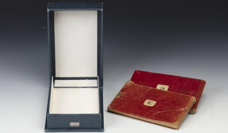 Două caiete care au aparținut lui Charles Darwin, valorând milioane de lire sterline, au dispărut