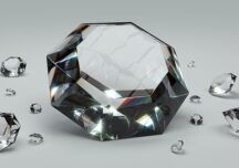 Cercetătorii australieni au creat diamante la temperatura camerei, în doar câteva minute
