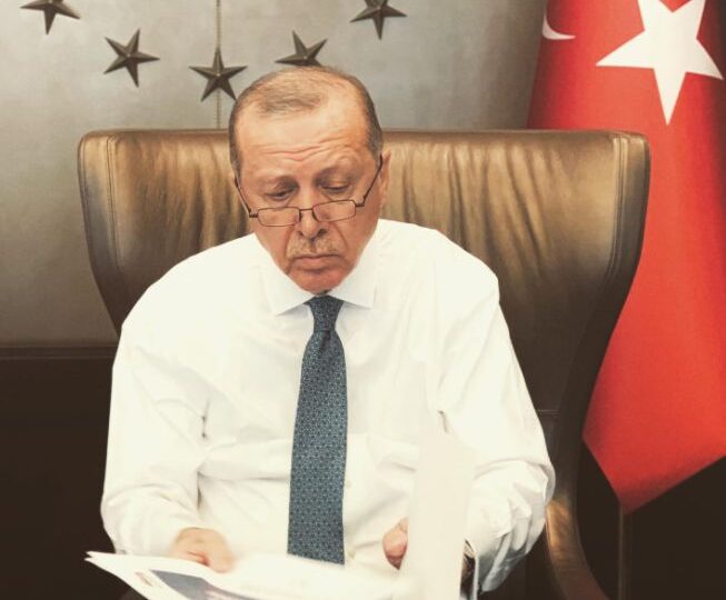 Erdogan l-a demis pe guvernatorul băncii centrale a Turciei după o cădere puternică a lirei