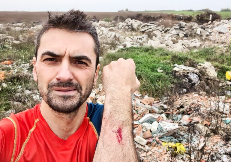 Alex Găvan acuză că angajaţi ai Primăriei Corbeanca descarcă ilegal deşeuri pe un câmp: Era să nu mai apuc scrierea acestui mesaj (Foto&Video)