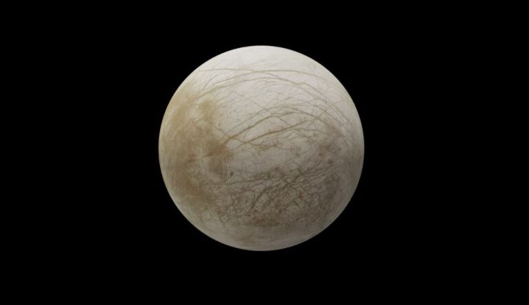 Gheața de pe Europa, luna lui Jupiter, chiar strălucește în întuneric! Iată și explicația