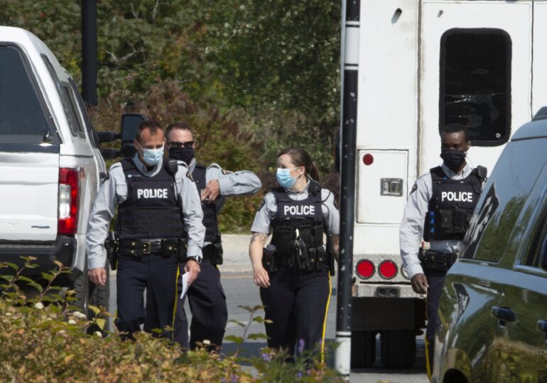 Atac în Canada în noaptea de Halloween: Un bărbat costumat a înjunghiat mai mulți oameni - 2 morţi şi cel puţin 5 răniți