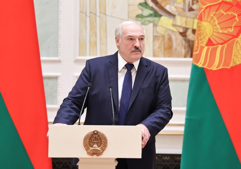 Belarus: Aleksandr Lukaşenko, fiul său și alți 13 demnitari, pe lista persoanelor sancţionate de UE