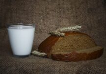Sfatul cercetătorilor în lupta contra Covid-19: Adăugați vitamina D în pâine și lapte!