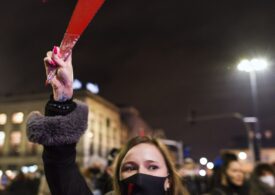 Proteste şi arestări în Polonia: "Să scăpăm de guvernul misogin!"