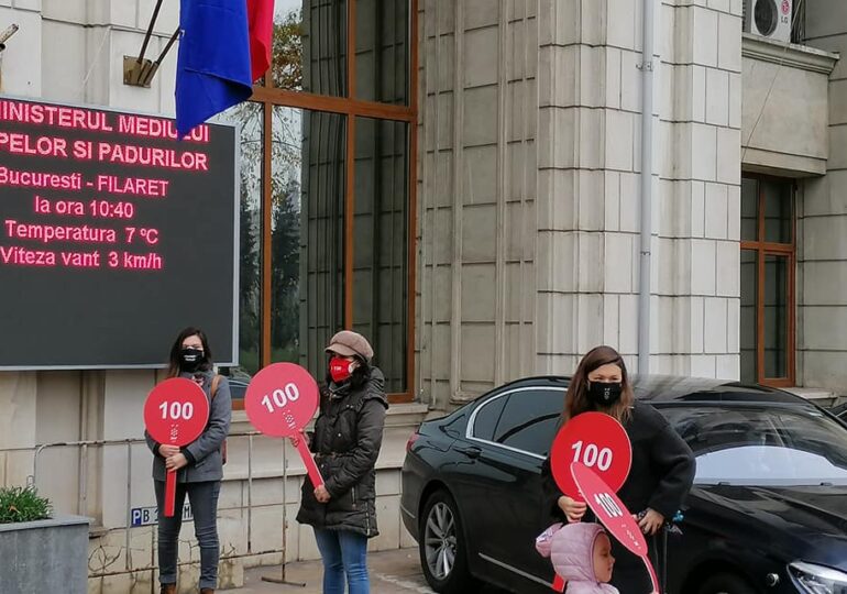Orban și Nicușor Dan au fost la Ministerul Mediului. În faţa clădirii, era protest faţă de poluarea din București