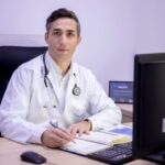 Un bolnav de COVID a murit de supradoză, după ce s-a automedicat cu Paracetamol. Valeriu Gheorghiță explică ce trebuie să facem dacă ne tratăm acasă