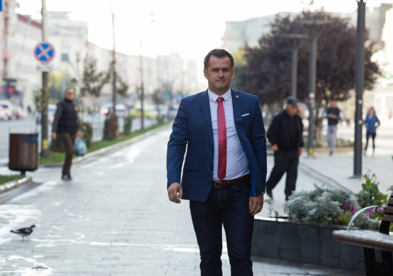 Cine mai candidează la șefia USR: Unul dintre puținii învingători la locale și activistul Radu Hossu