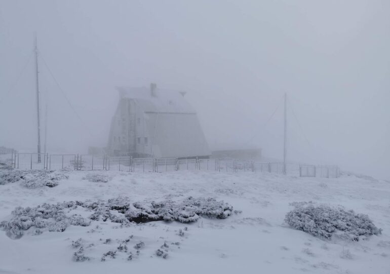 România, lovită de un val de aer polar: Au fost minus 11,6 grade la Miercurea Ciuc și a nins în mai multe zone din țară (foto & video)