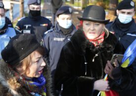 Câțiva cetățeni au încercat să forțeze cordonul către Arcul de Triumf, perimetrul închis la manifestațiile de Ziua Națională. Ce a transmis Jandarmeria (Foto)