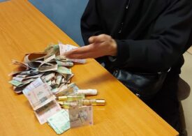 Trucurile unui cerşetor: S-a îmbrăcat în călugăriță şi miruia credincioșii în fața unei biserici din centrul Capitalei