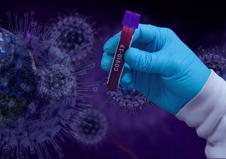 Medicii britanici testează un cocktail de anticorpi care să-i ajute pe pacienții încă nevaccinați să învingă Covid-19