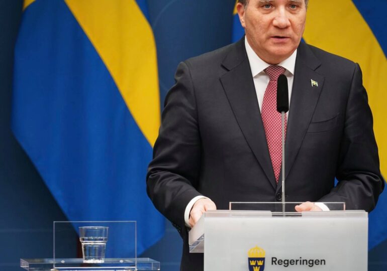 Suedia susține că nu şi-a schimbat strategia antiCOVID, în ciuda restricțiilor mai dure