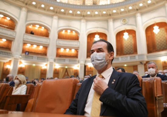Ludovic Orban a fost ales președinte al Camerei Deputaților mult după miezul nopții, într-o ședință cu scandal stârnit de parlamentarii AUR. Senatul va fi condus, în premieră, de o femeie (Galerie foto&Video)