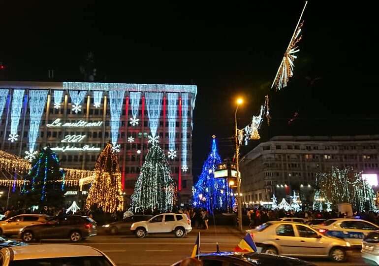 Iluminatul festiv a fost aprins la Ploieşti de şefa Secţiei ATI a Spitalului Judeţean