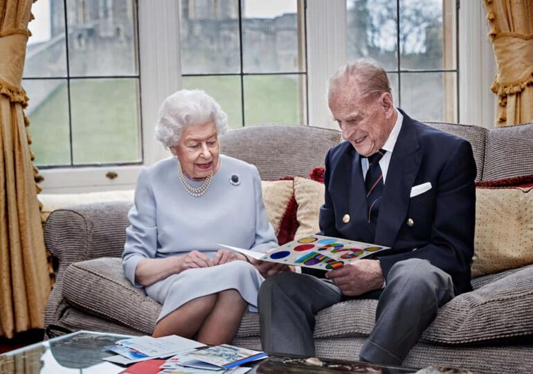 Regina Elisabeta a II-a a şi soţul ei petrec singuri Crăciunul. Niciun alt membru al familiei regale nu va fi prezent la Castelul Windsor