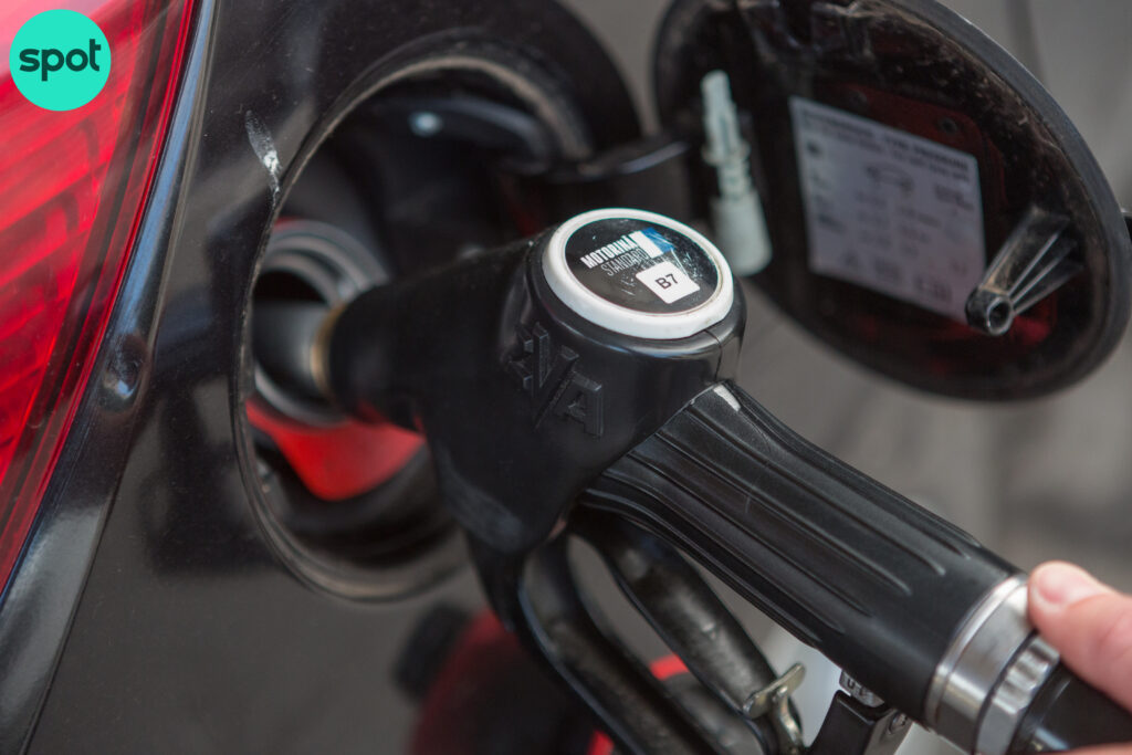Coaliția a decis ce face: Plafonarea adaosului comercial la alimentele de bază se prelungește. Iar pentru carburanți …un grup de lucru!