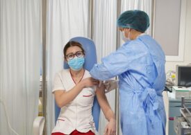 Cine e Mihaela Anghel, primul român vaccinat anti-Covid: Și-a ales meseria de asistentă după operația de apendicită