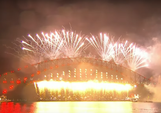 Australia a sărbătorit Anul Nou cu muzică live și artificii. În Wuhan doar măștile mai amintesc de pandemie (Video)