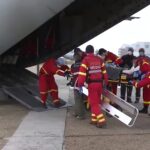 Trei pacienţi cu arsuri, transportaţi la spitale din Austria şi Germania cu o aeronavă C-27J Spartan (Video)