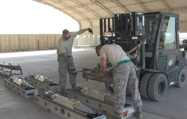 SUA au aprobat vânzarea a 3.000 de bombe inteligente către Arabia Saudită. Biden promisese că nu o va face
