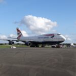 Un însoțitor de bord British Airways a fost găsit drogat și complet dezbrăcat în toaleta avionului