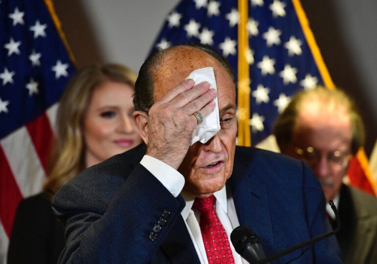 Trump anunță că Rudy Giuliani are COVID-19