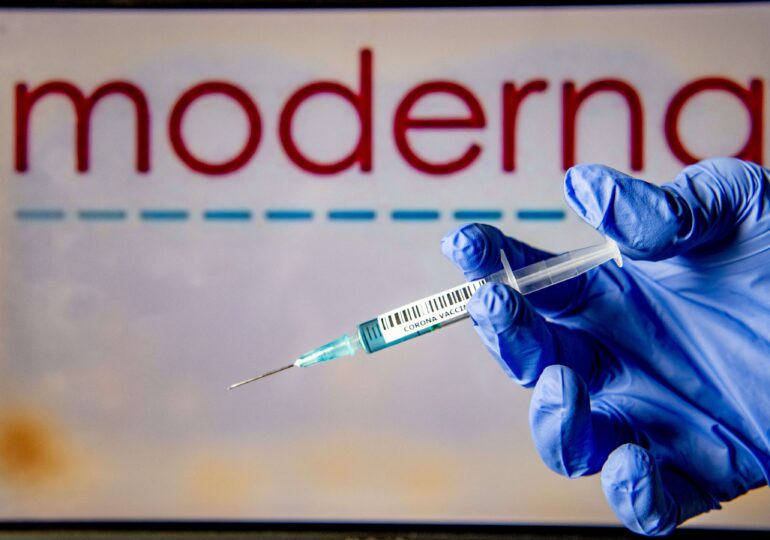 FDA a autorizat vaccinul Moderna împotriva COVID-19, în timp record