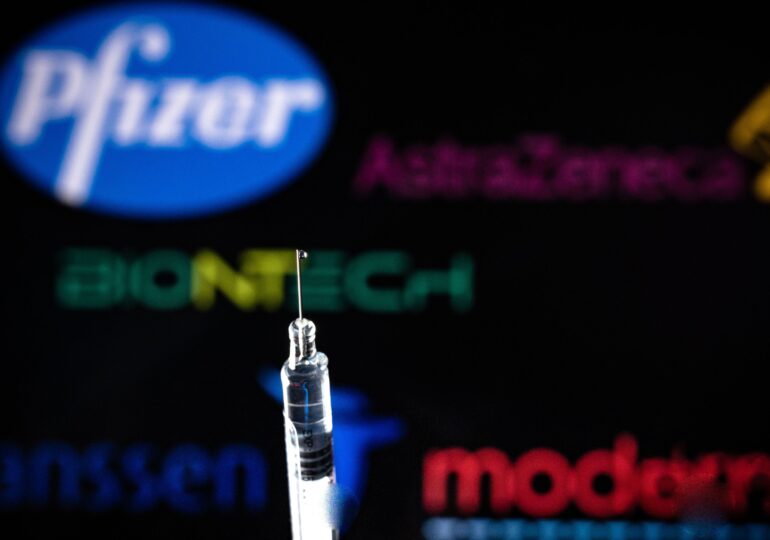 Care sunt deosebirile dintre vaccinurile dezvoltate de Pfizer şi de Moderna