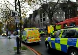 O mașină a urcat pe trotuar și a lovit mai mulți pietoni în Londra (Video)