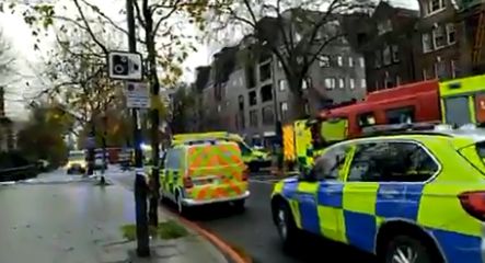 O mașină a urcat pe trotuar și a lovit mai mulți pietoni în Londra (Video)