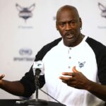 Un tricou al lui Michael Jordan, vândut cu o sumă record